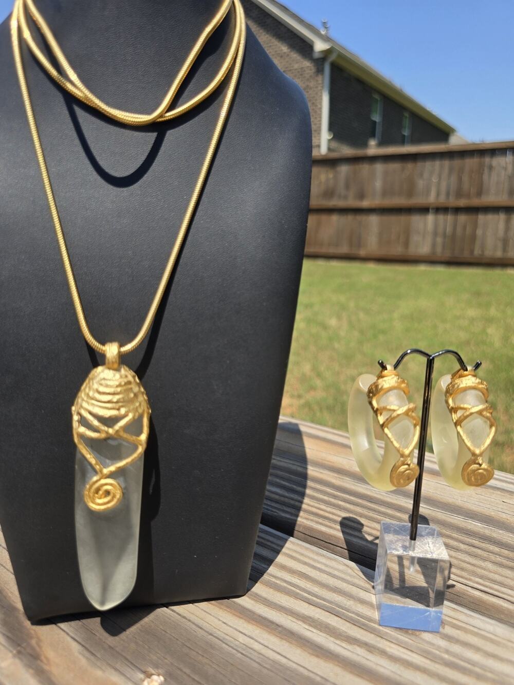 Vintage Inna Cytrine Paris Frosted Lucite Gold Wire Wrapped Jewelry Set Necklace